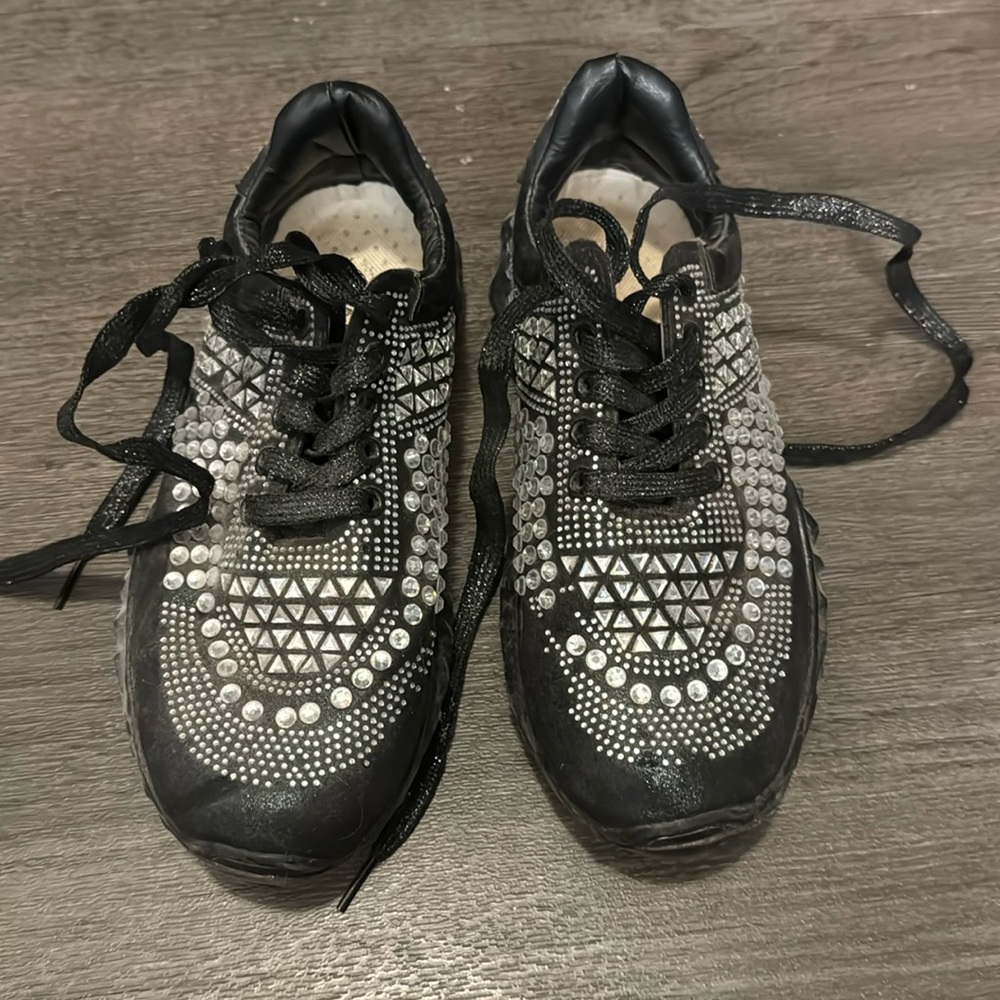 Rave tennis shoes